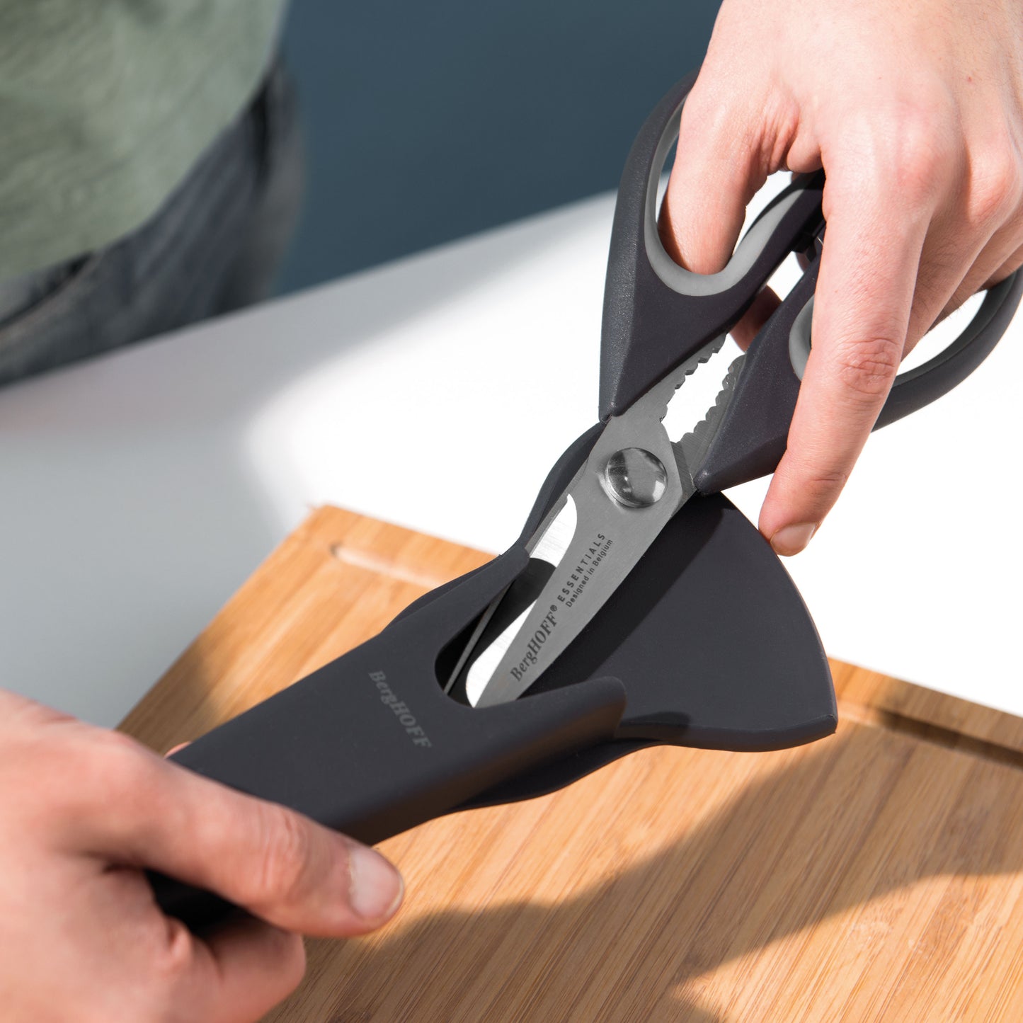 Kjøkkensaks med magnetholder