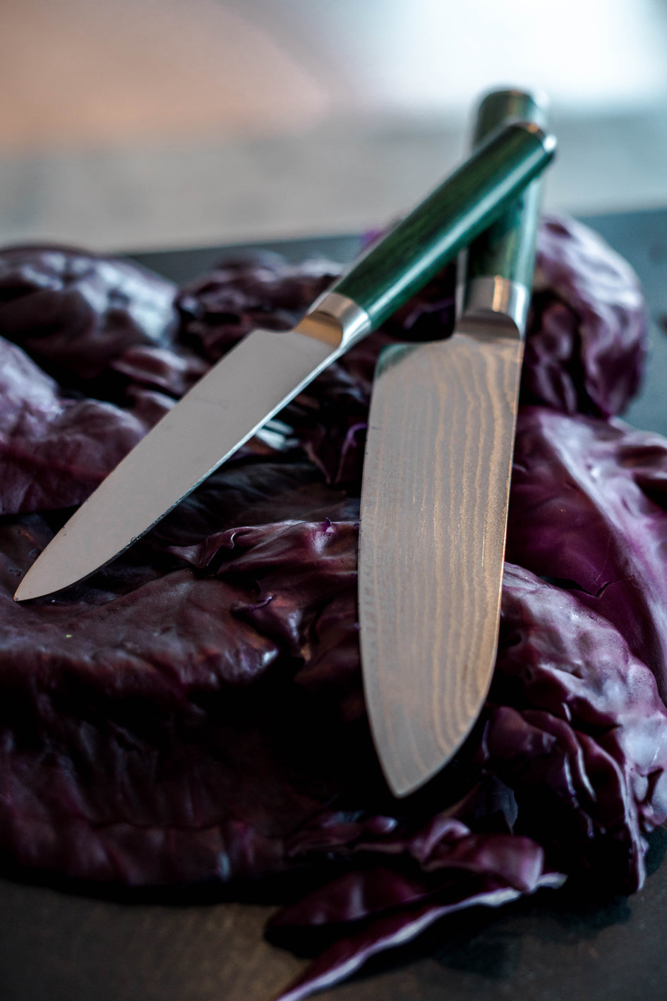 Skarvet santoku grønnsakskniv, grønn