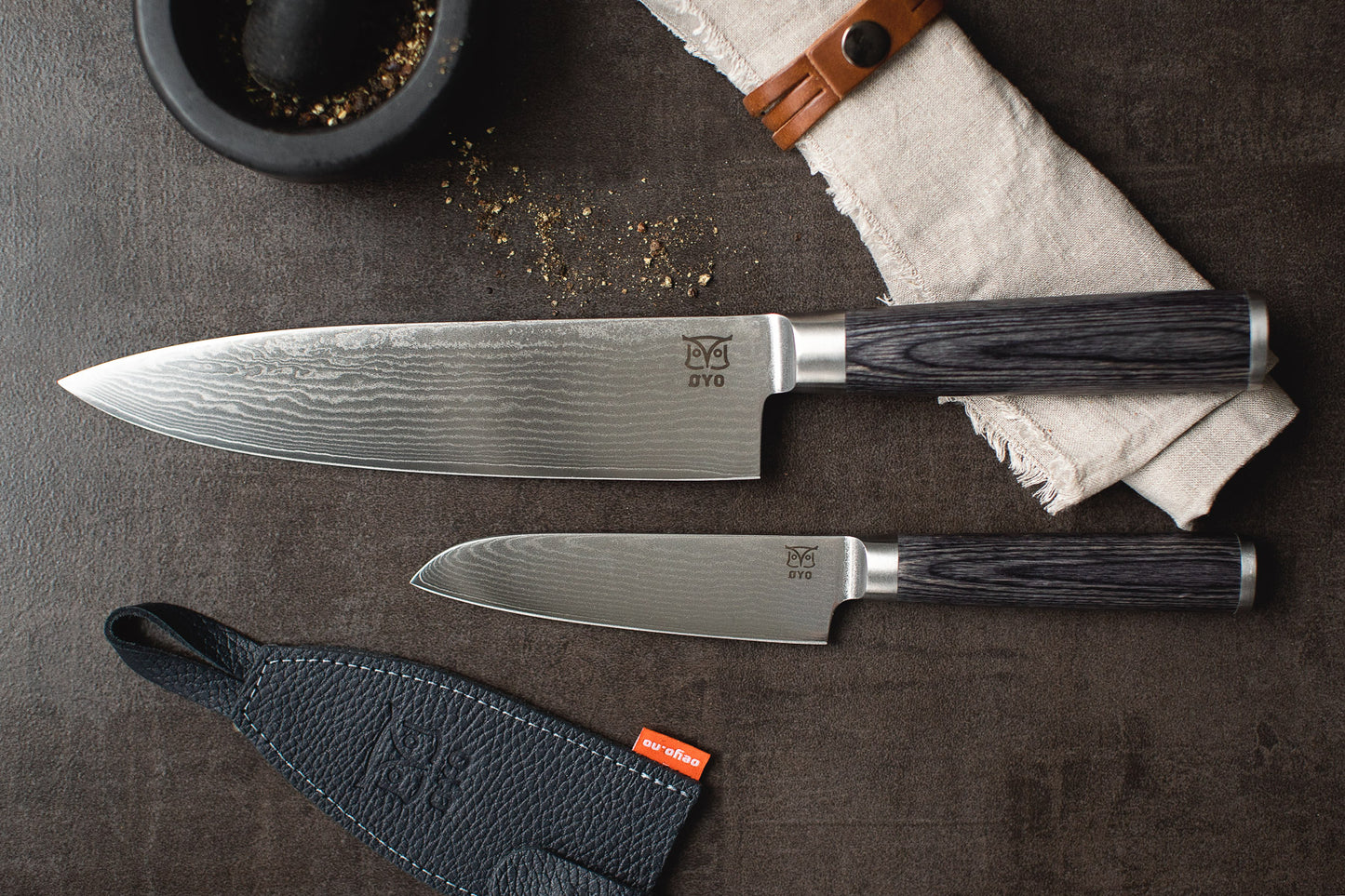 Skarvet santoku grønnsakskniv, grå